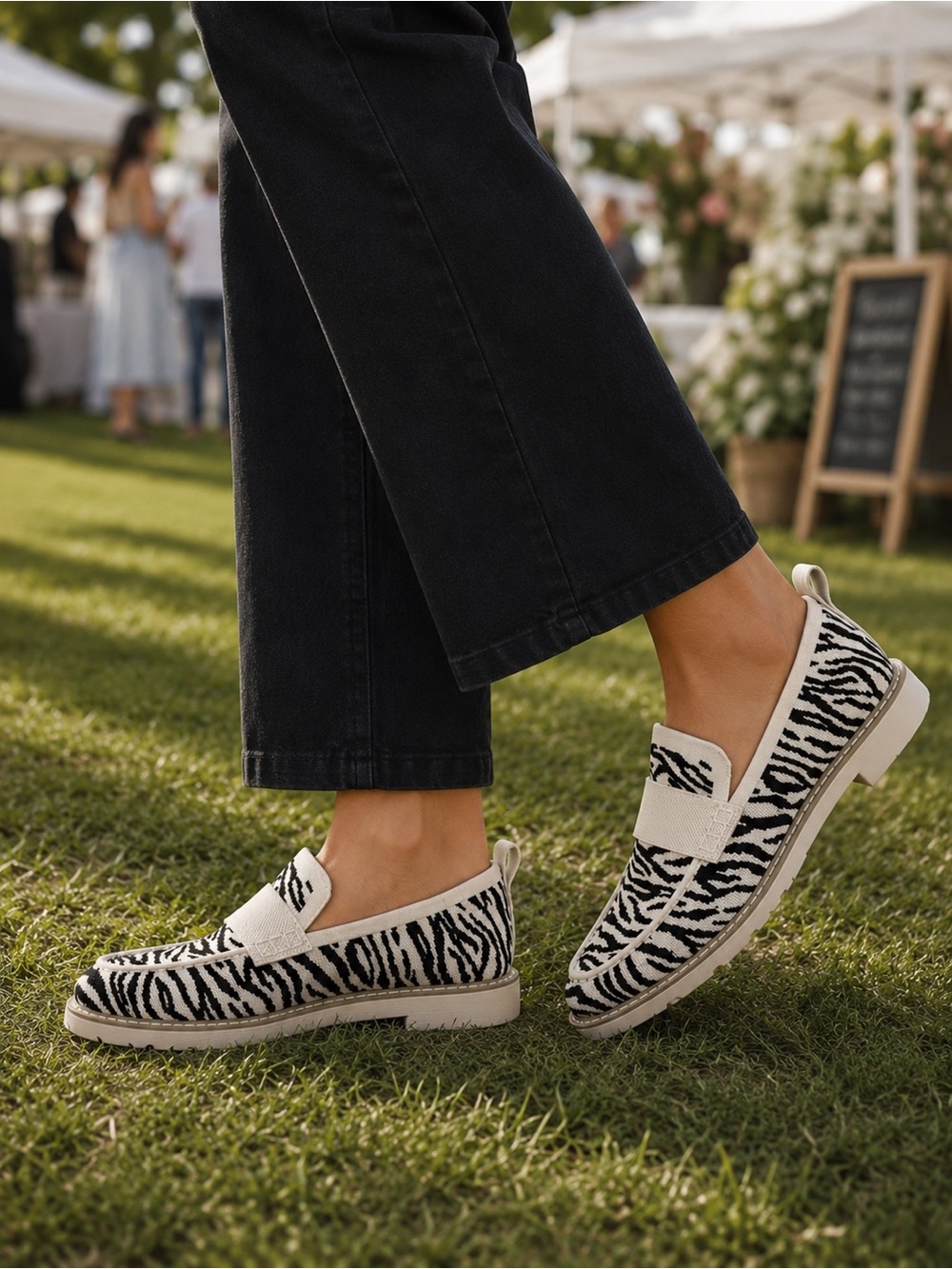 Taryn Rose Zebra Print Knit Loafers Slip On Comfort Shoes Women’s Size 9.5